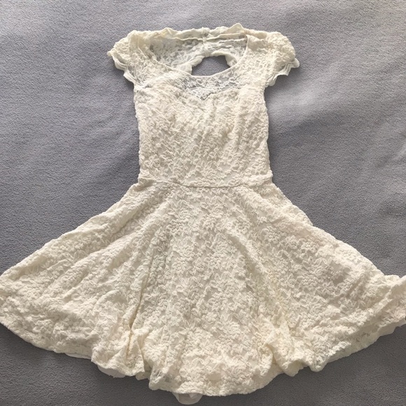 GUESS Open Back Lace Cream Dress with Scallop Details - Picture 2 of 10